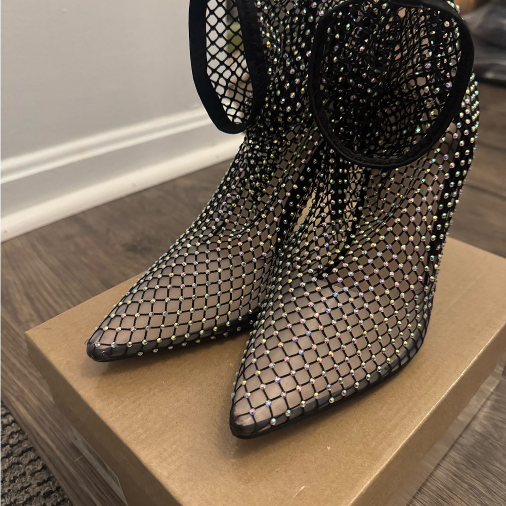 Stylish LISHAN GZ200705B Black Heels with Pointed Toe and High Thin Heel
